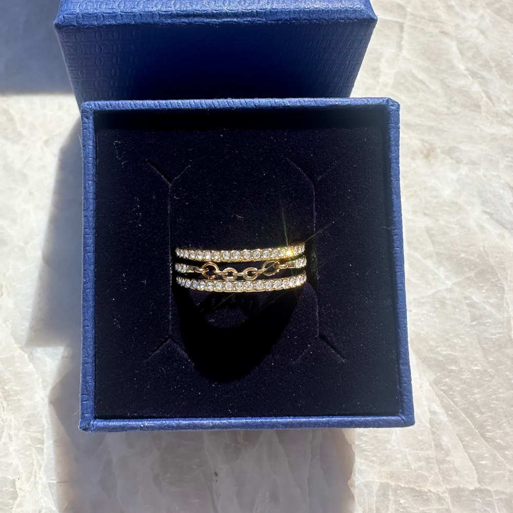 BEAUTIFUL NWT/NIB SWAROVSKI CHAIN GOLD CRYSTAL RING SET SIZE 52 (5 3/4)